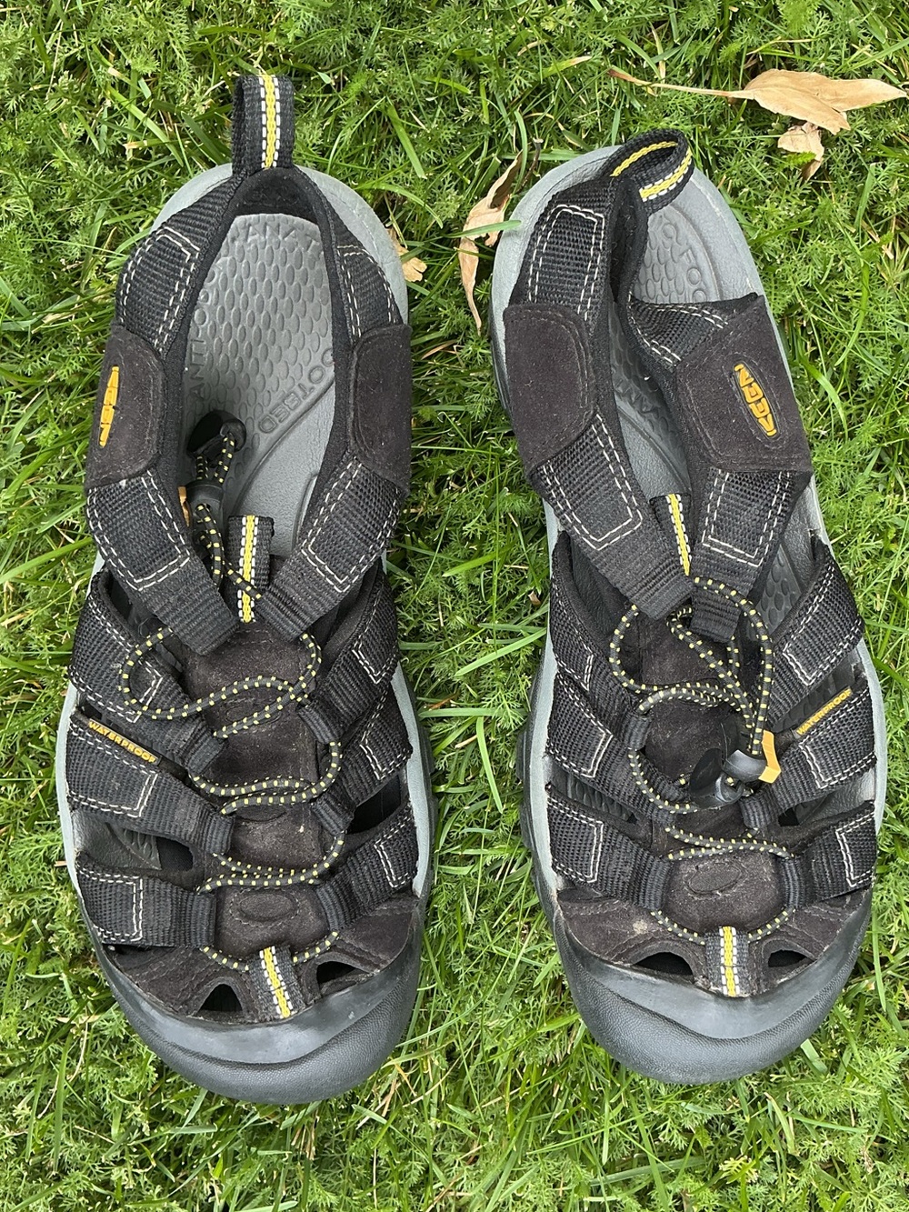 KEEN Newport H2 Waterproof Hiking Sandals Women's 9 Black Outdoor Trail EUC - Picture 3 of 8